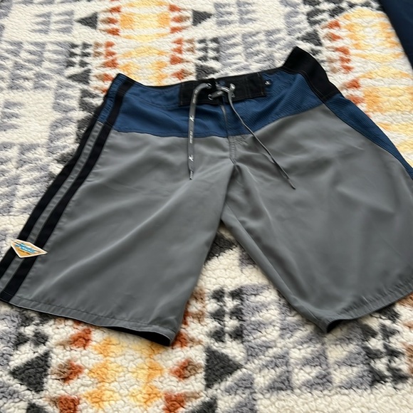 Hobie Men’s size 32 Board shirts. Gray, Blue, and black. Gently worn. - Picture 1 of 8